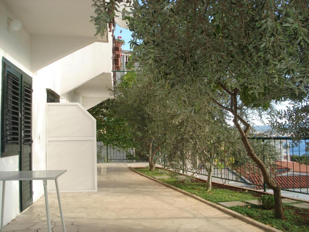 Apartments Smiljana Омиш Экстерьер фото